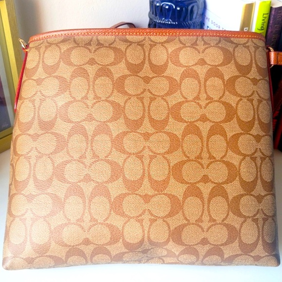 NWOT Coach Crossbody Large - Picture 2 of 11